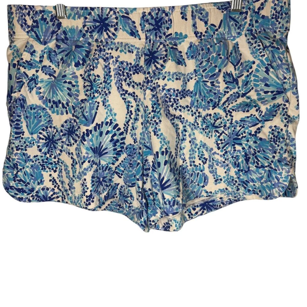 Lilly Pulitzer Blue & White Print Shorts Women’s XL